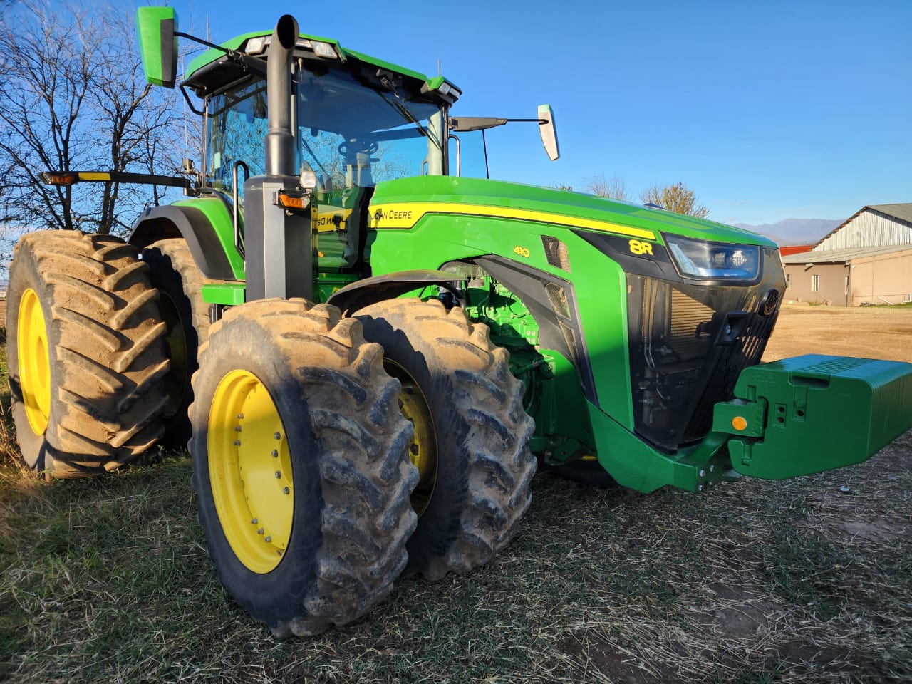 2021 John Deere 8R410. ILS suspension with Screen and Receiver