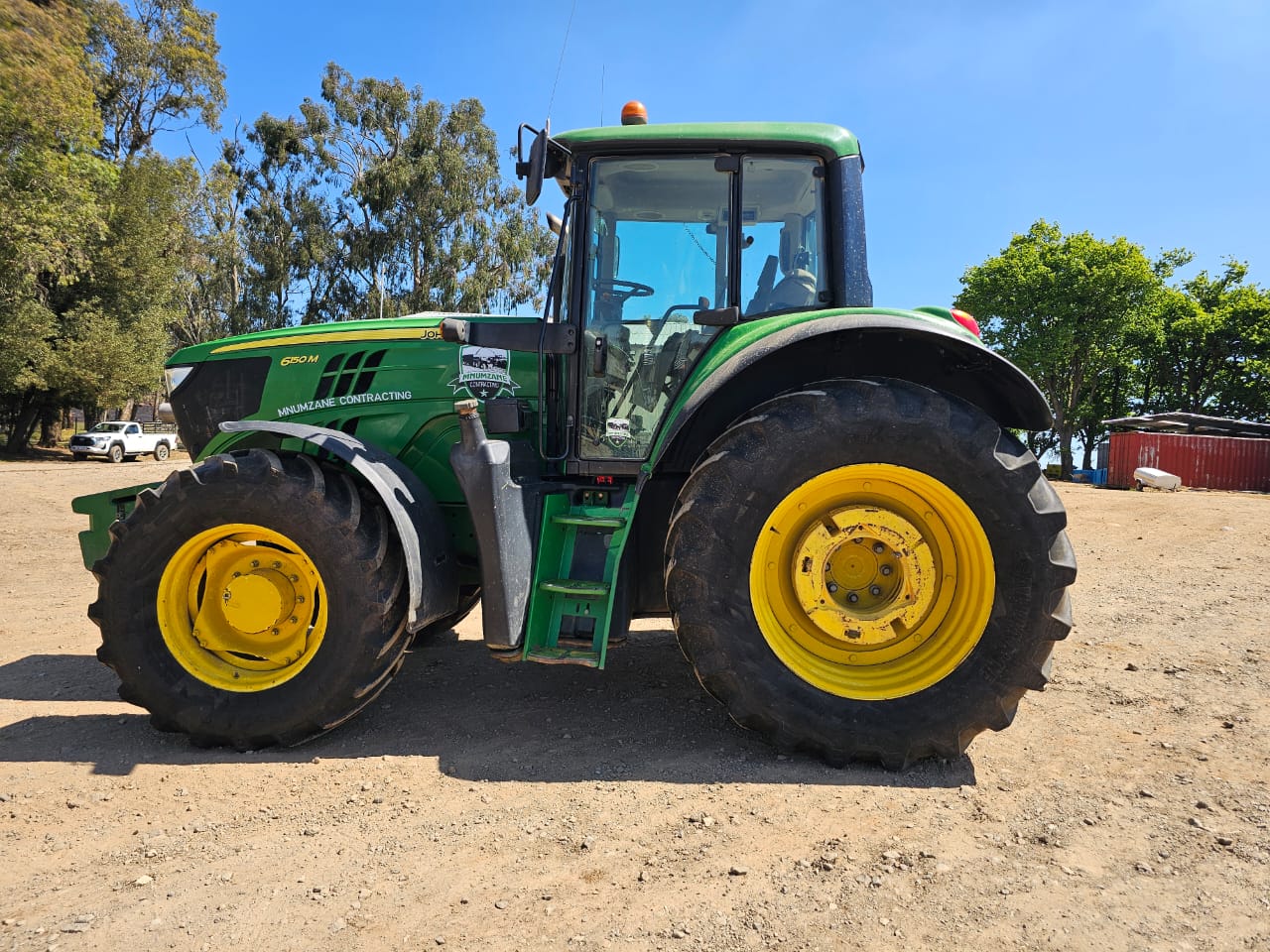 2015 John Deere 6150M. TLS suspension