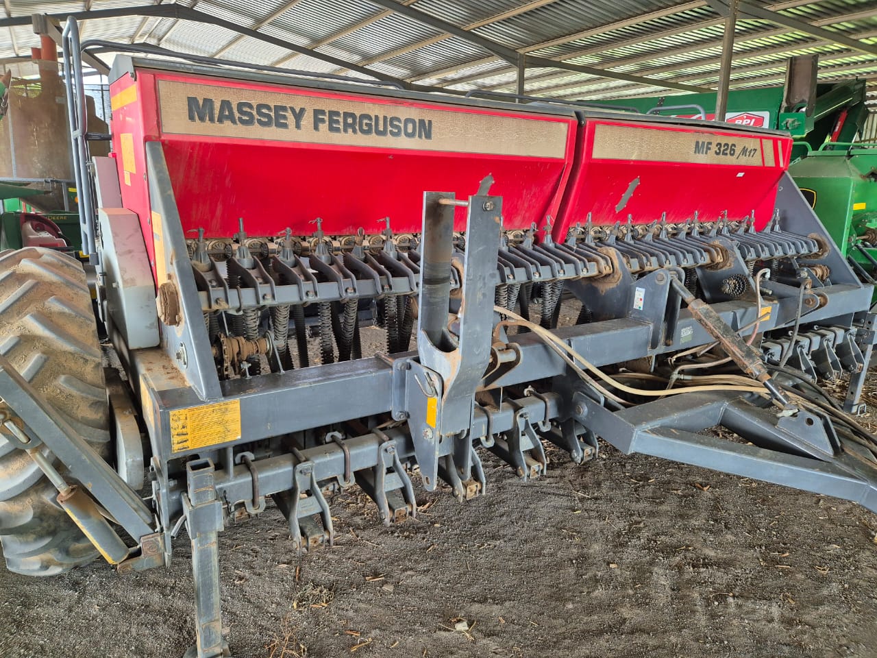 Massey Ferguson MF326 M17 26 row 0,17cm fine seed planter