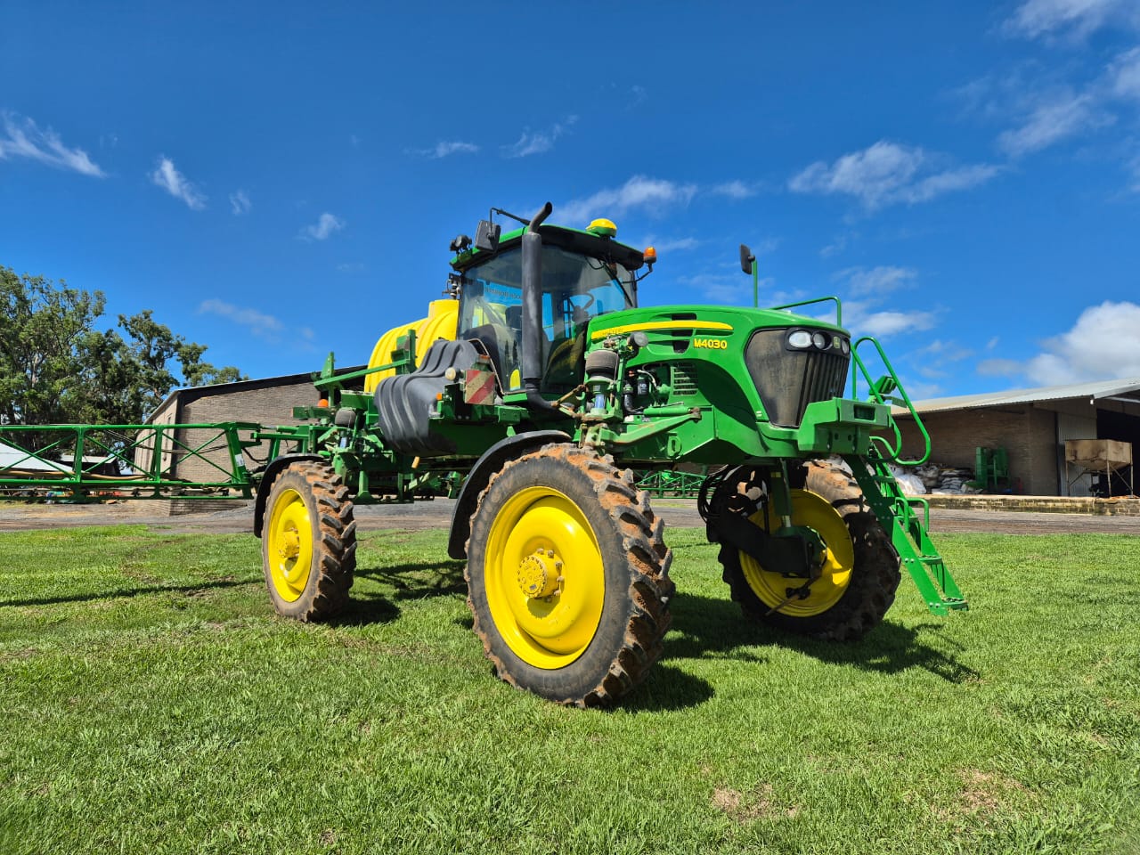 2019 John Deere M4030 30m Boom Sprayer with Row and Vision Track