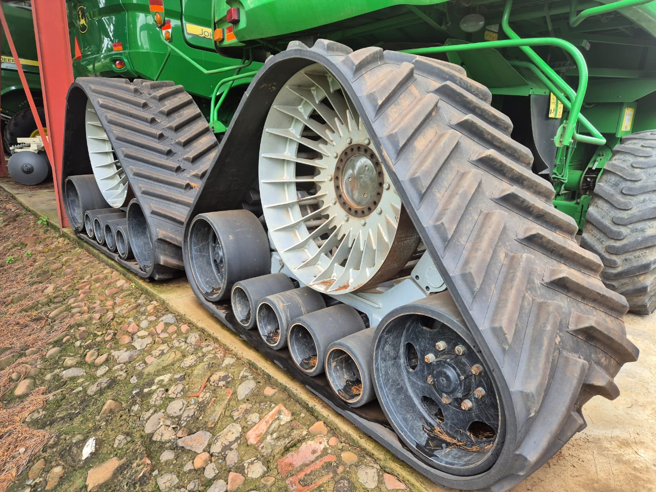 Camso Combine Tracks with 710/60R34 Rear wheels for John Deere Combine