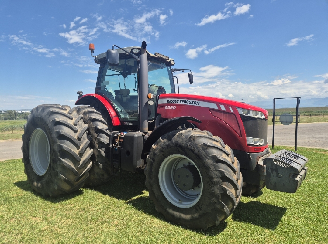 2016 Massey Ferguson 8690 Dyna VT. Topcon Autosteer system