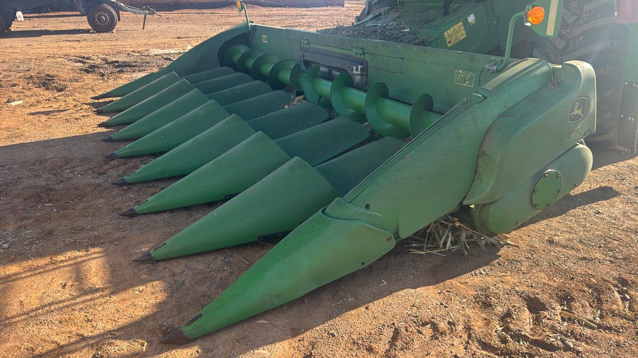 2013 John Deere 608C 8 row 0,76cm Maize Header