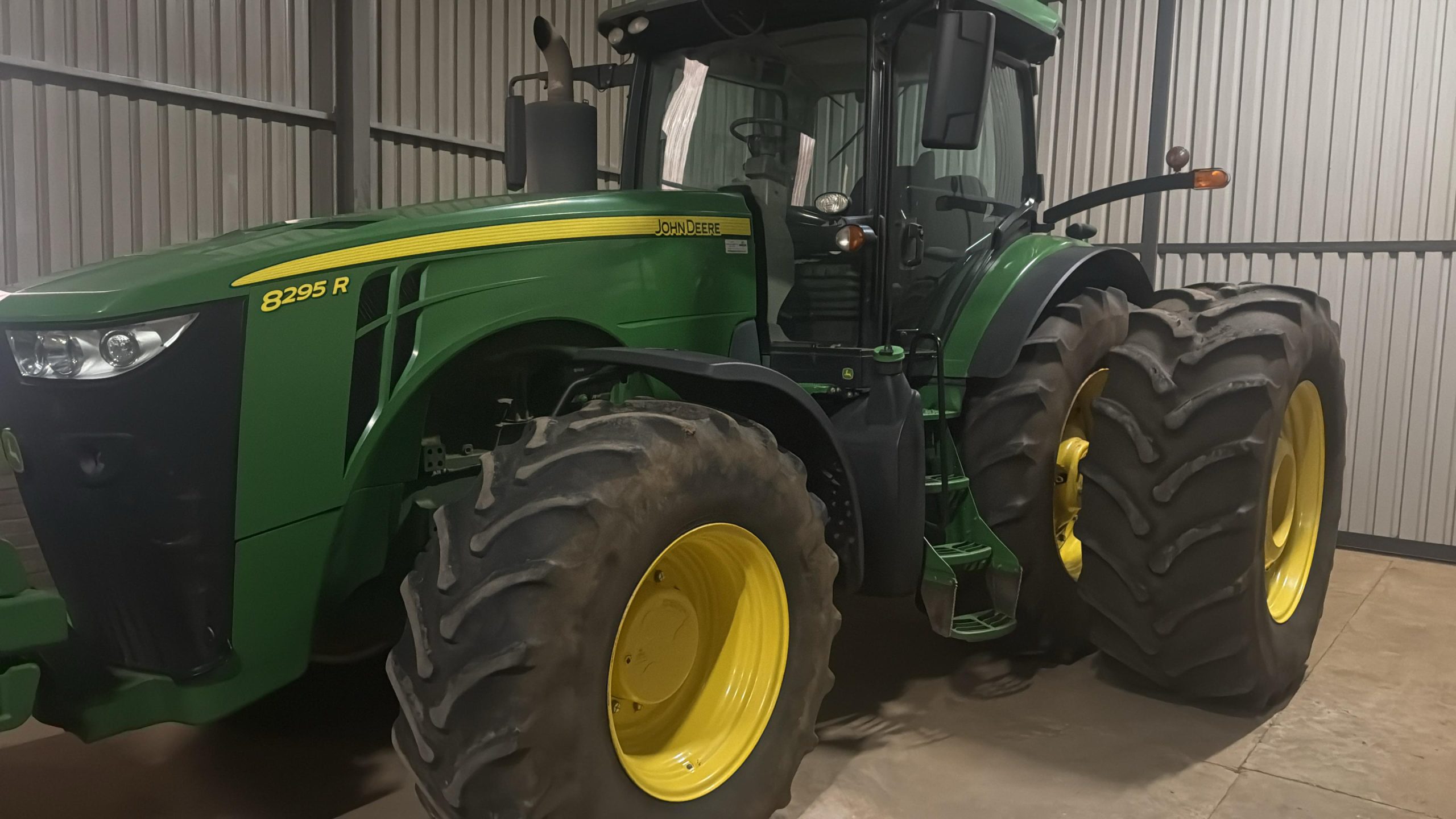 2017 John Deere 8295R. Powershift with Screen and Receiver