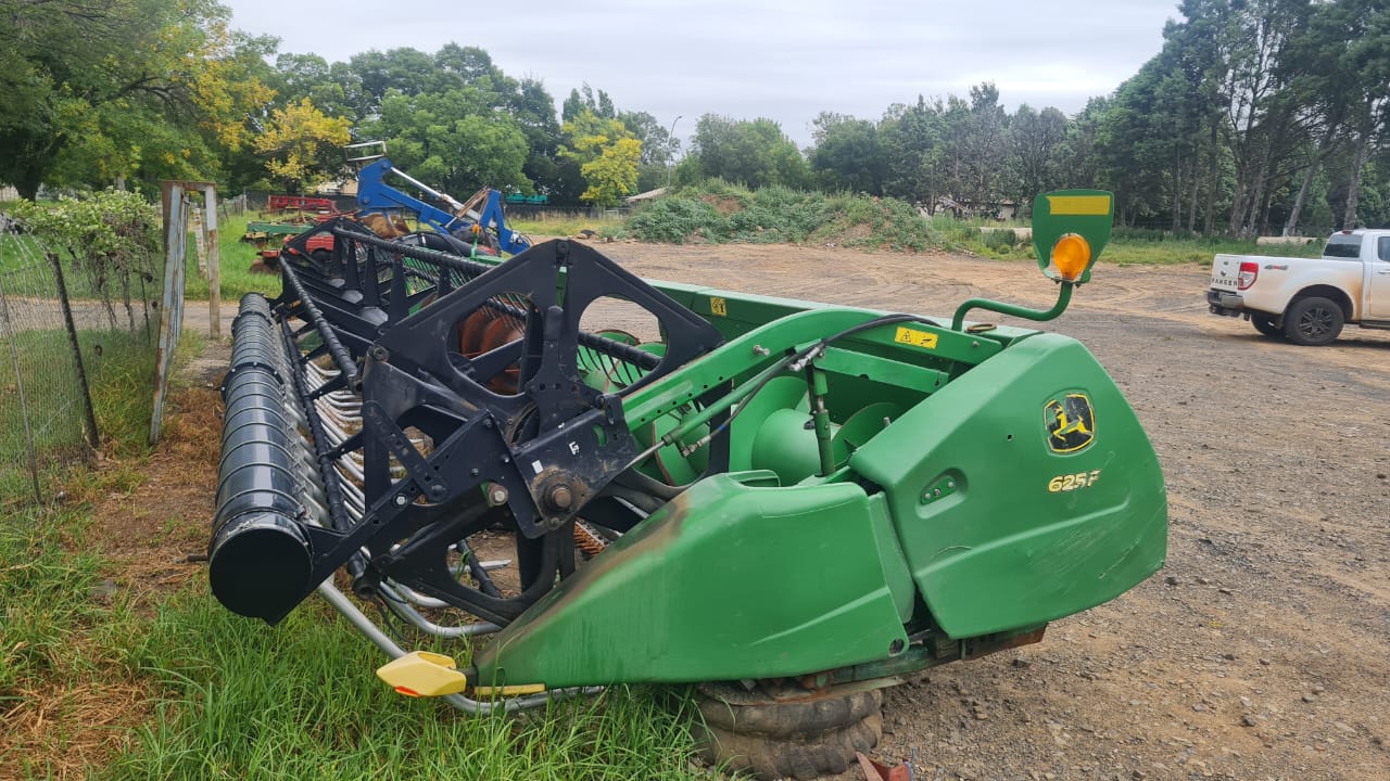 2009 John Deere 625F 25ft Flex Header with Air Reel