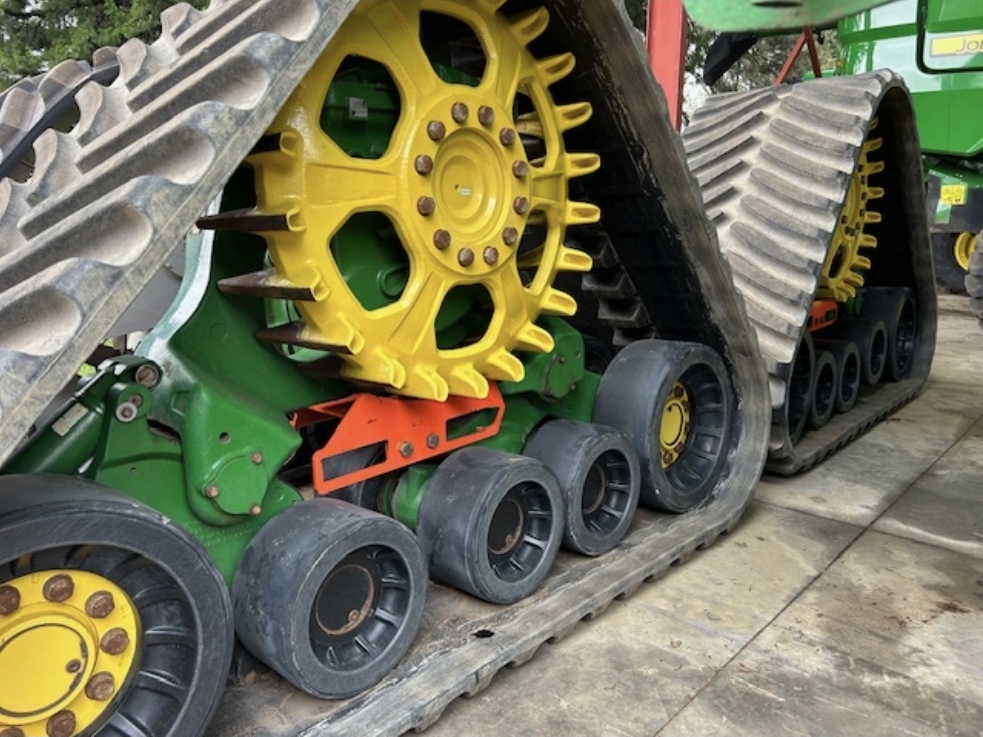 2020 John Deere 36 inch Tracks, Complete with Ladder and Extensions