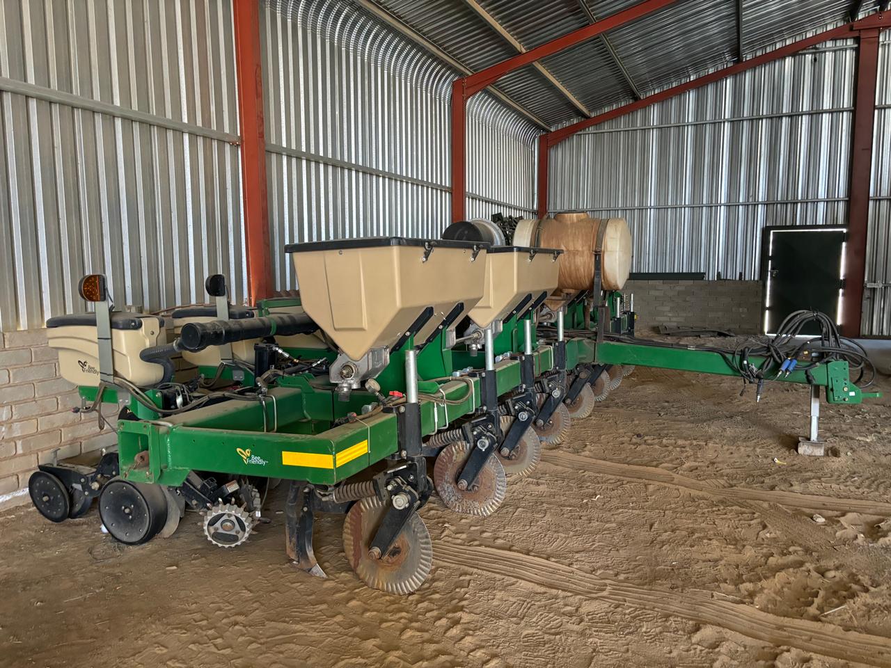 Great Plains 8 row 0,91cm No Till planter. Dicky John Seed and Fertilizer monitor