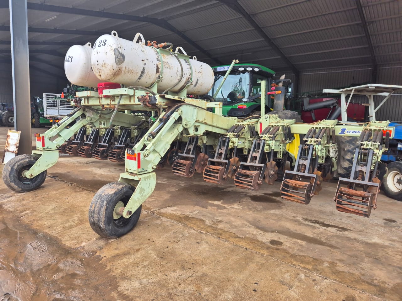 Orthman 12 row 0,76cm 1 Trip Strip Till with Lift Assist Wheels