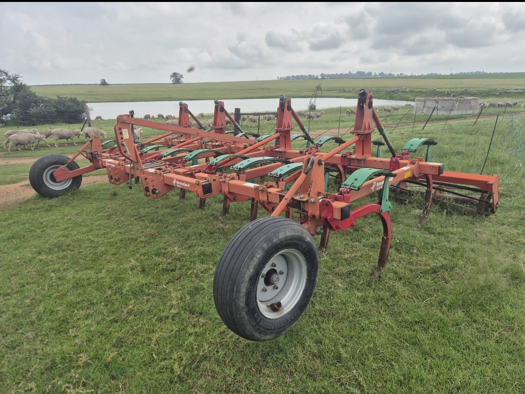 Kverneland CLC 19 Tyne Chisel Plough