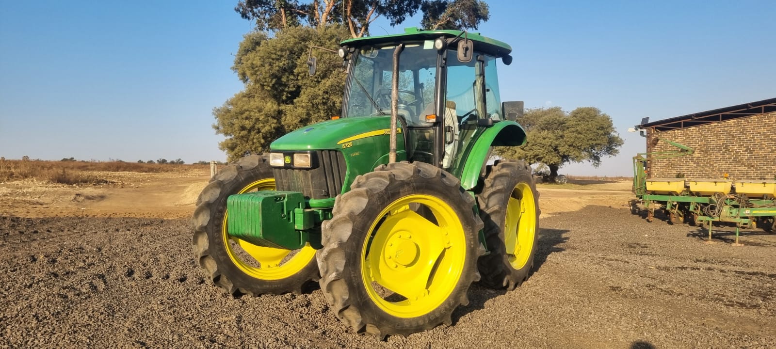 2011 John Deere 5725. Dry Clutch