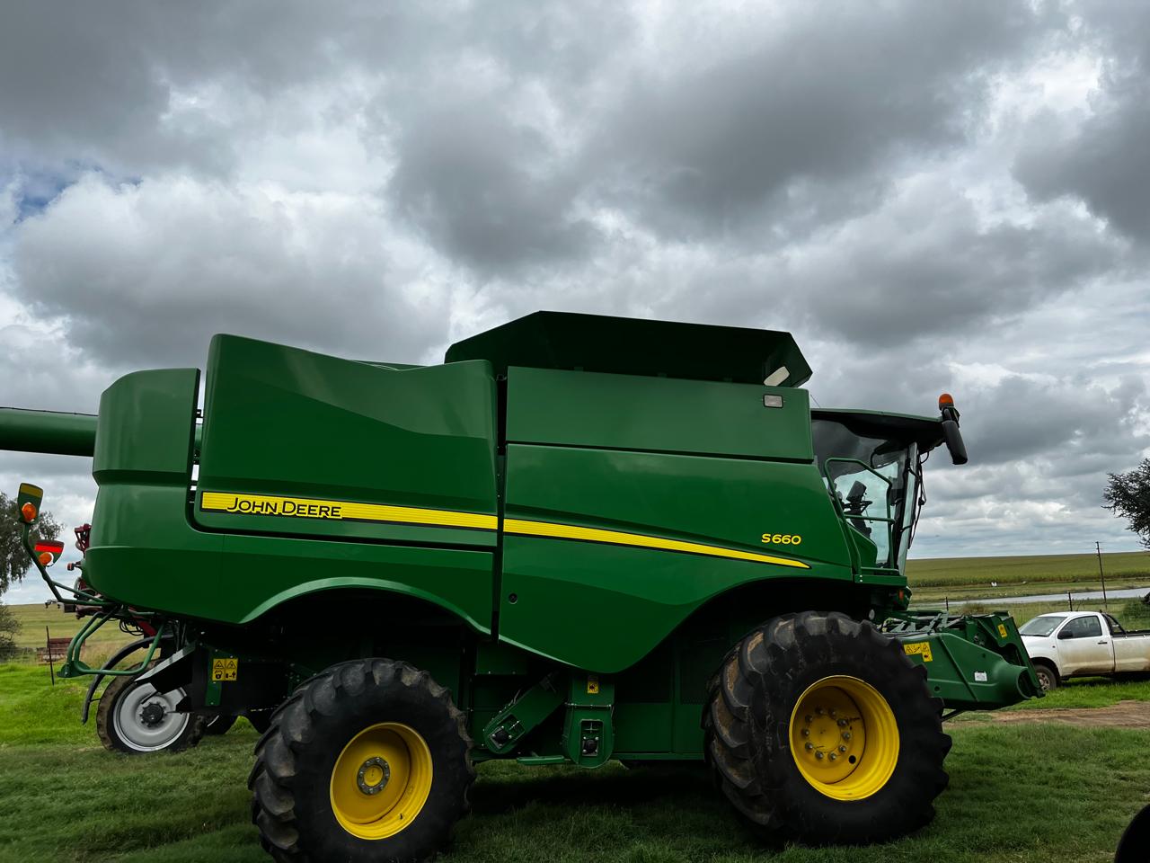 2017 John Deere S660. Screen and Receiver