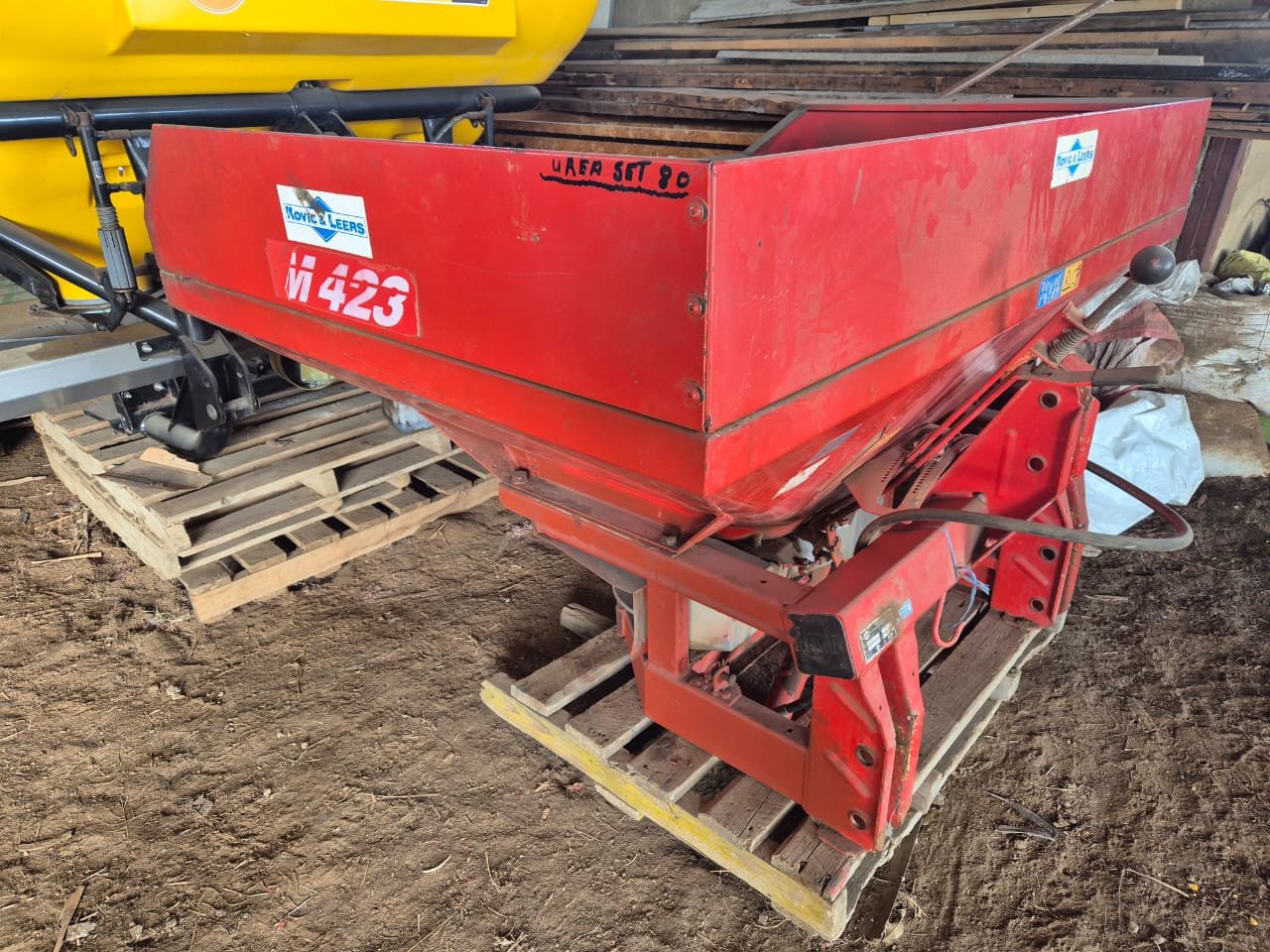 Kuhn M423 700L Fertilizer Spreader