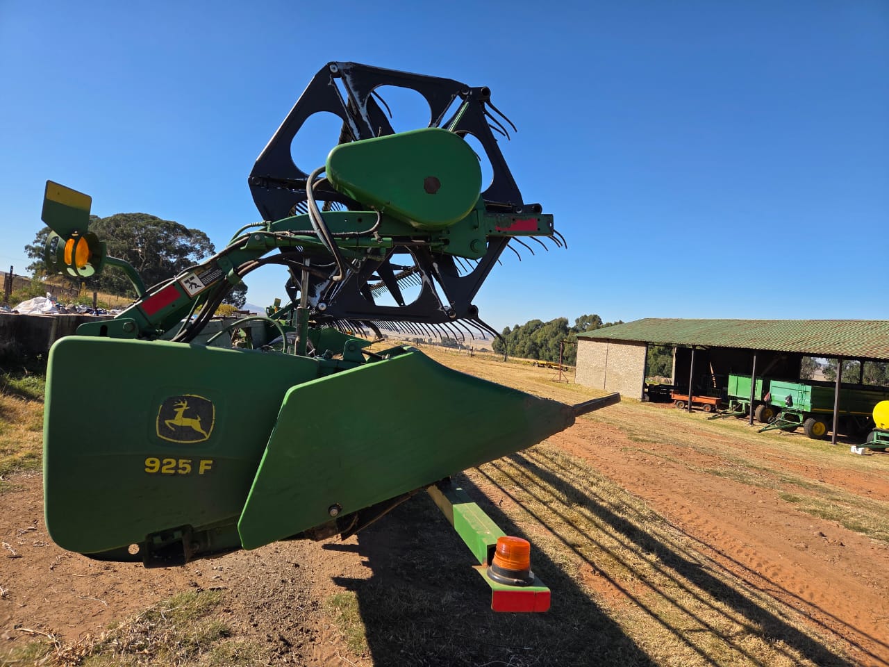 John Deere 925F 25 ft Flex Header with trailer
