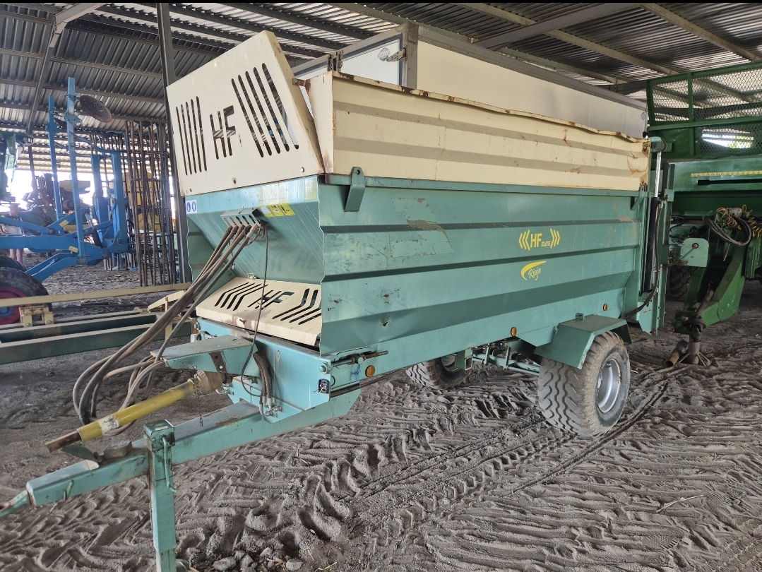 HF 6 Cube Manure Spreader