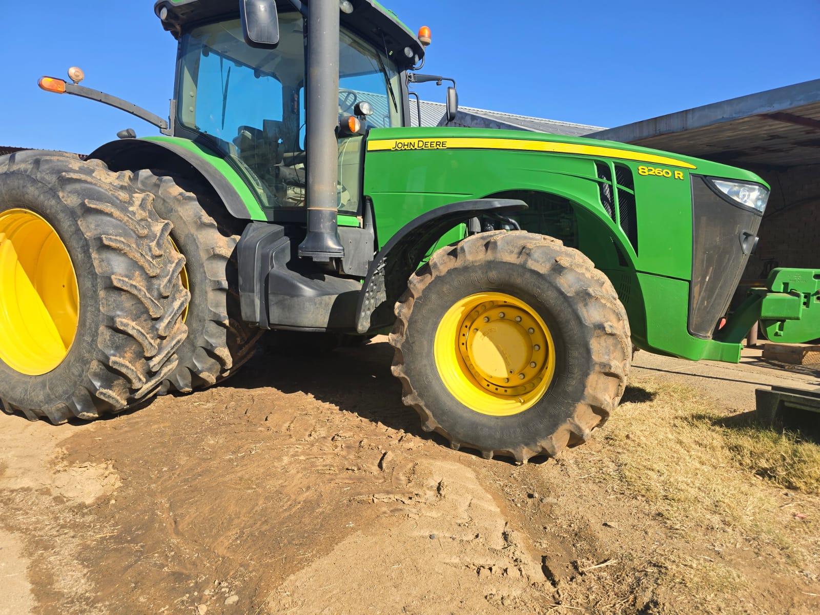 2014 John Deere 8260R. Powershift with Screen and Receiver