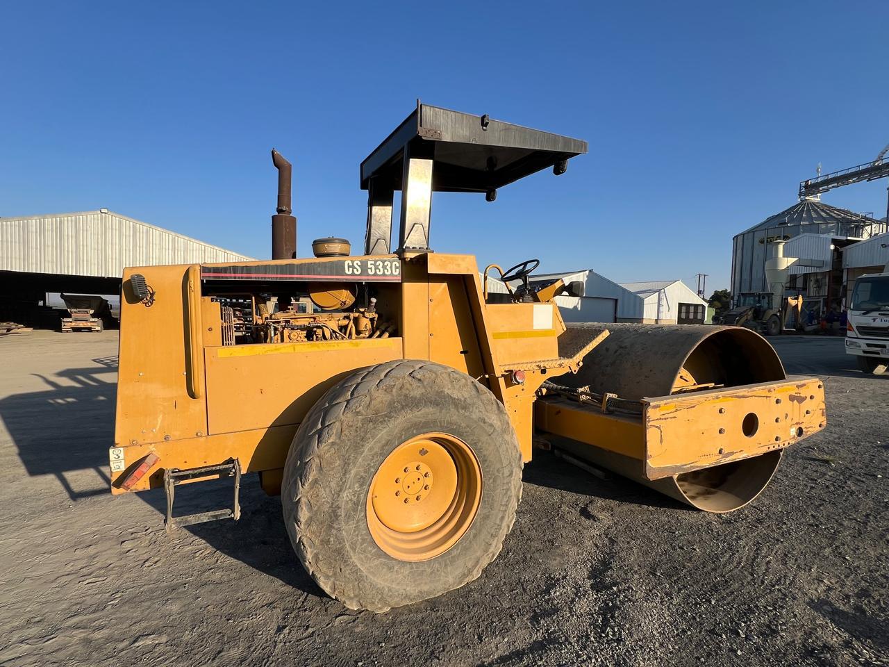 CAT CS 533C Smooth Drum Roller