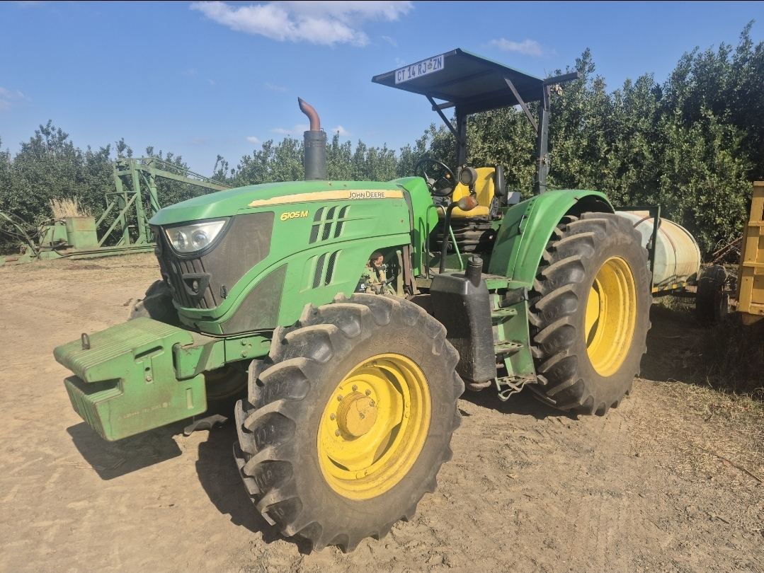 2014 John Deere 6105M