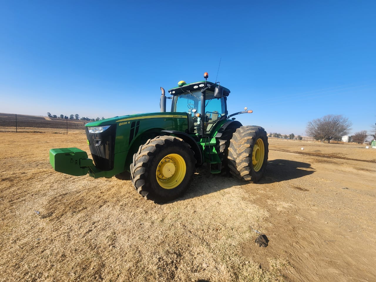 2015 John Deere 8335R. 6000 Receiver and Gen 4 Screen SF1