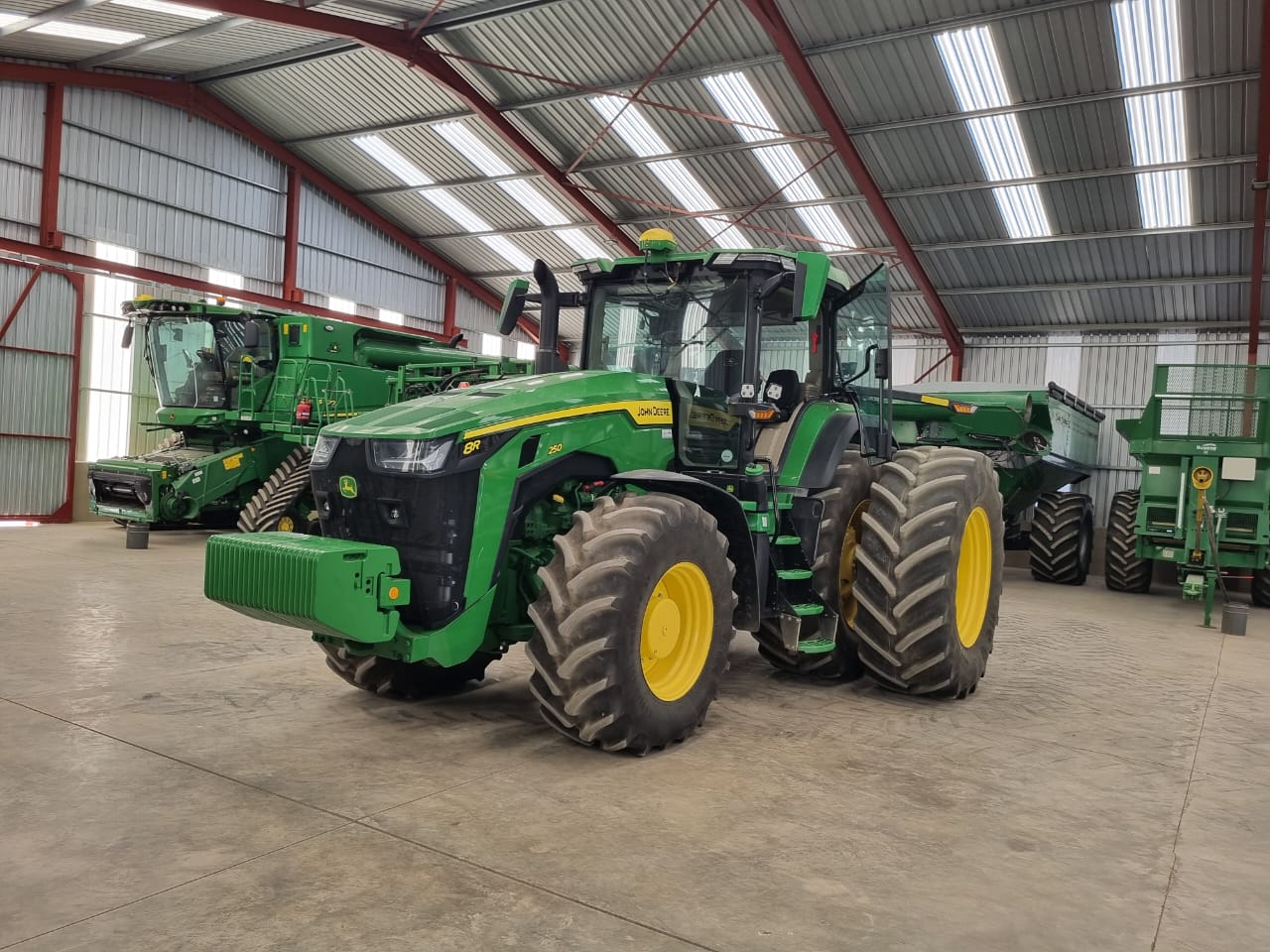 2023 John Deere 8R250, ILS Suspension, RTK with 6000 Receiver