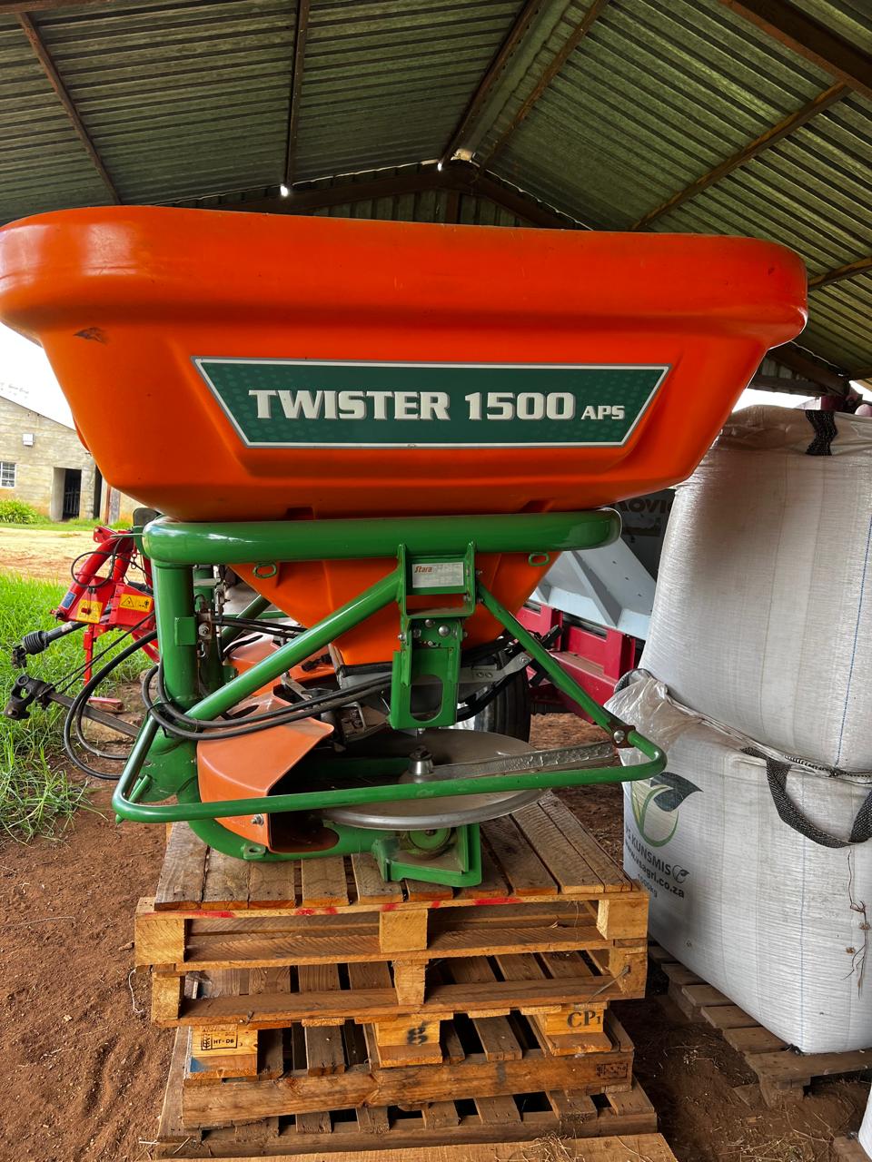 2017 Stara 1500 APS Fertilizer Spreader