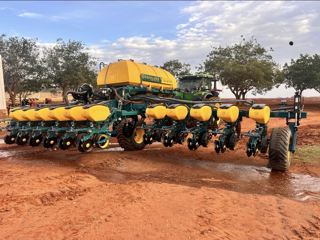 2020 Equalizer 16 row 0,76cm Planter, Vset and Vdrive