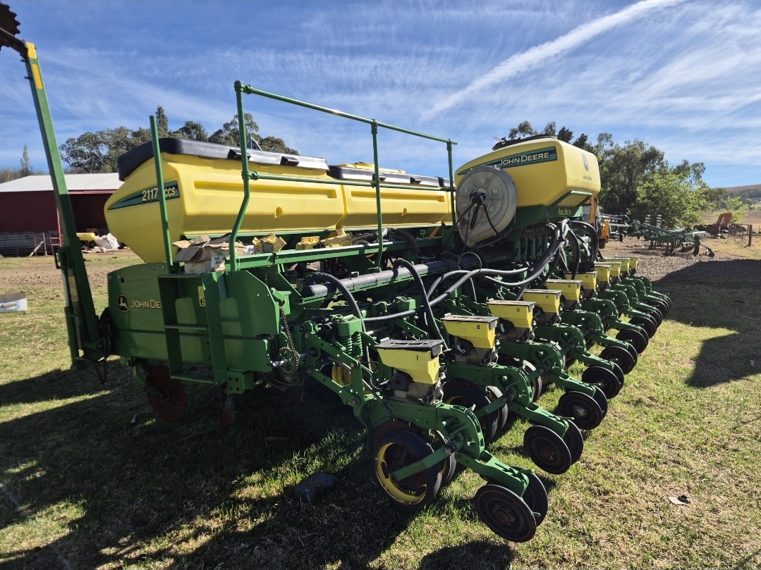 2014 John Deere 2117 10 row 0,76cm No Till Planter with monitor