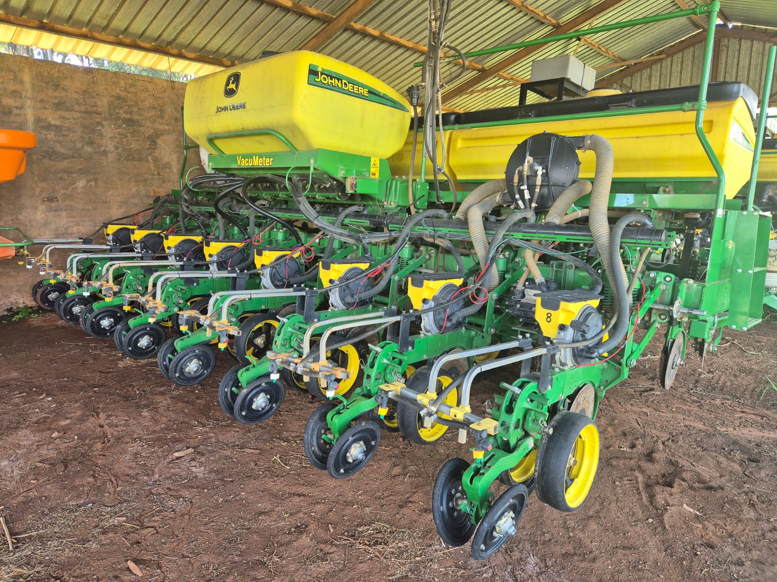 2023 John Deere 2113 8 row 0,76cm No Till CCS Planter, Hydraulic Fertilizer and Seed Drive