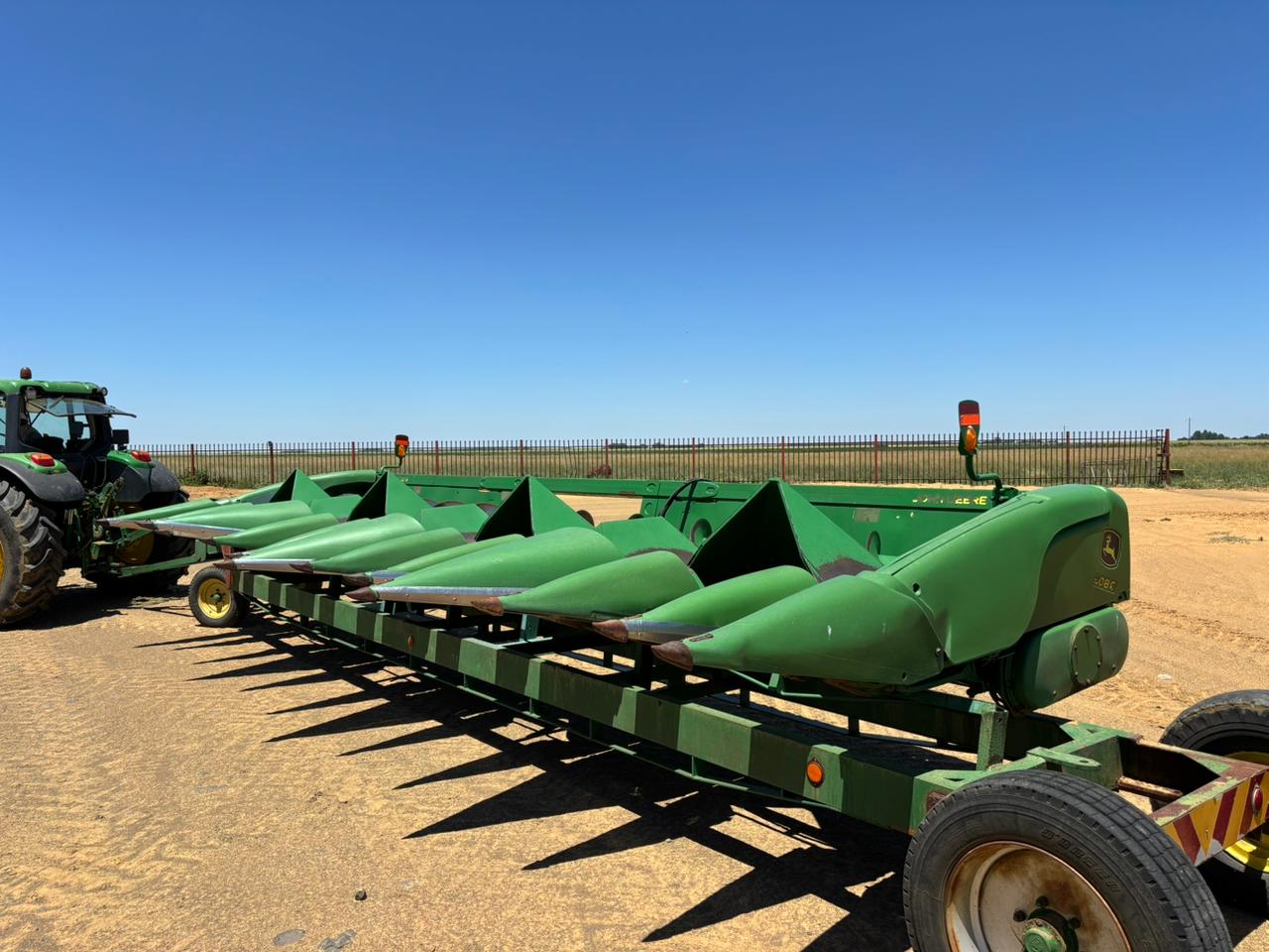 2013 John Deere 608C 9 row 0,91cm maize header with 1,3m spacing in-between rows