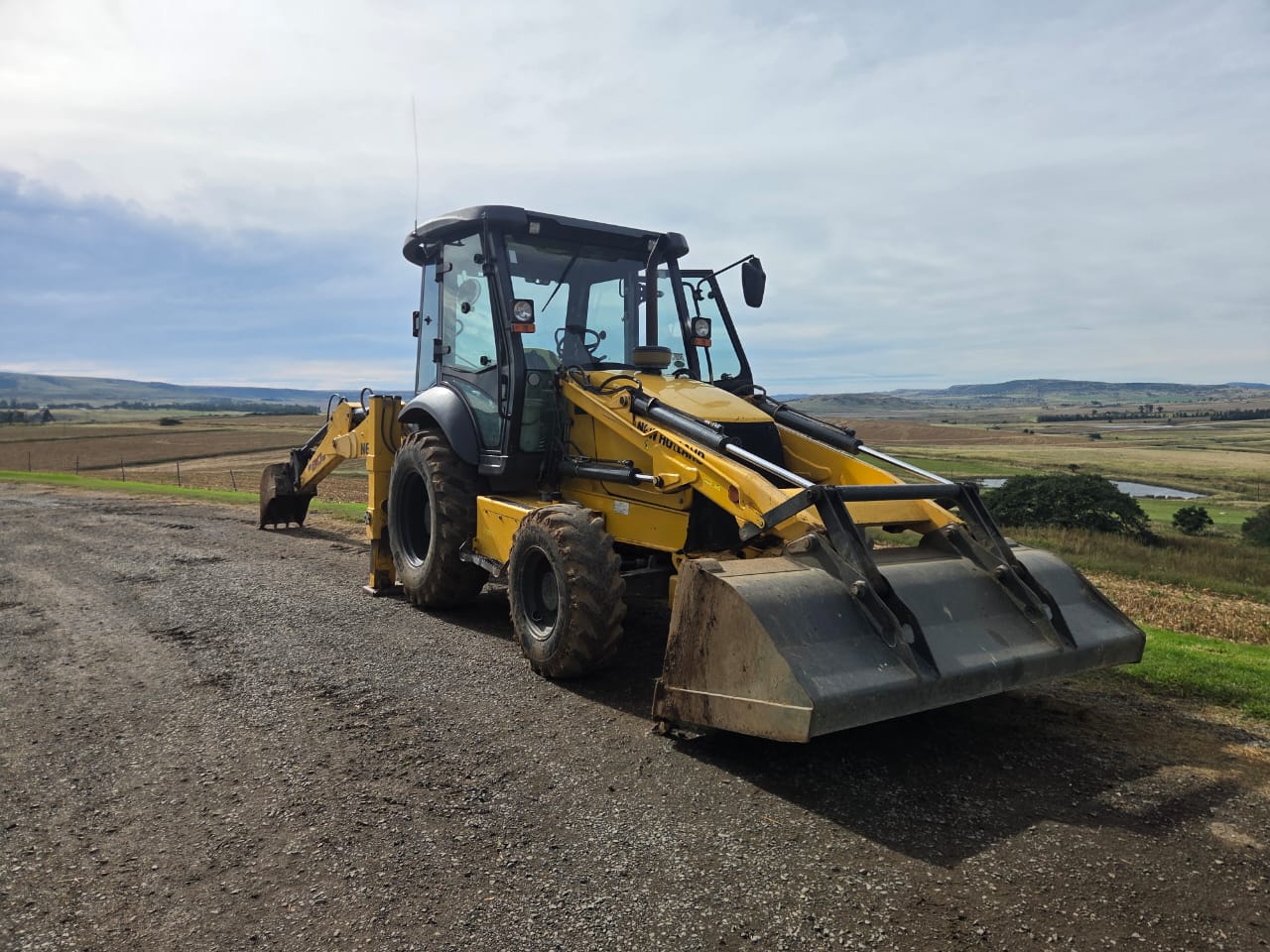 2021 New Holland B80B TLB 4×4
